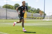Neymar treina em campo com a seleção brasileira pela primeira vez nos EUA