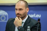 STF condena Eduardo Bolsonaro a 4 anos e 2 meses de prisão por coação em processo sobre trama golpista