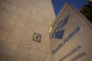 Receita adia para 2027 exigência de CNPJ para pessoas físicas na emissão de documentos fiscais; entenda