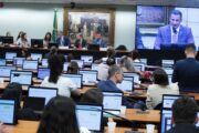 PEC que reduz maioridade penal vai para comissão especial da Câmara; entenda