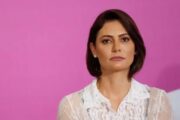 Após crise com Flávio, Michelle Bolsonaro deixa presidência do PL Mulher