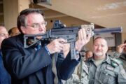 Prazo para Bolsonaro entregar armas à PF termina nesta segunda-feira (6)