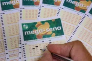 Mega-Sena pode pagar prêmio de R$ 45 milhões nesta terça-feira (18)
