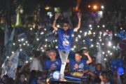 Senhor do Bonfim recebe ACM Neto em grande caminhada