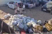 Caminhão que saiu de Juazeiro é flagrado com 323 kg de maconha escondidos em engradados de verduras