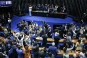 Senado aprova fim da escala 6×1 e redução da jornada de trabalho