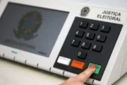 TRE-BA substitui nove urnas eletrônicas e registra duas prisões por boca de urna